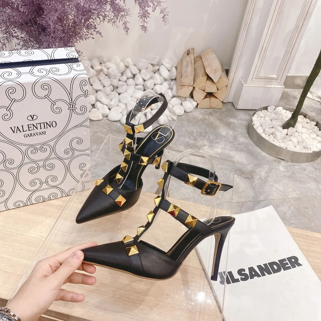 👟👟Ex-factory price 400👟👟 Genuine leather sole +40 Valentino Valentino spring and summer new rivet shoes are new☑️ —————————————— The latest golden big rivet element is full of high-end sense! Extremely fashionable Heel height: 9.5cm Upper: Matt sheepskin Lining: Sheepskin lining Outsole: Italian genuine leather outsole, rubber sole optional Color: Two styles and 8 colors available Code number: 34-41 (34 and 42 customized are not returnable)